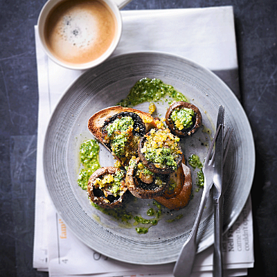 Baked mushrooms on toast