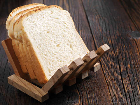 Slices of toast bread 500018454 1259x836