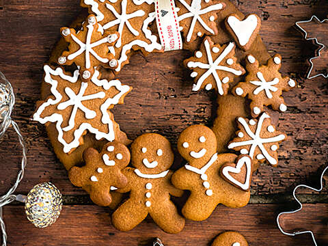 Gingerbread wreath retouched