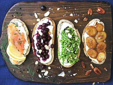 Ricotta toast with smoked salmon bleberry lavender compote peas and mint and caramelized banana large transeo i u9 A Pj8 Ruoebjo A Ht0k9u7 Hh R Jvuo Z Len G Rum A